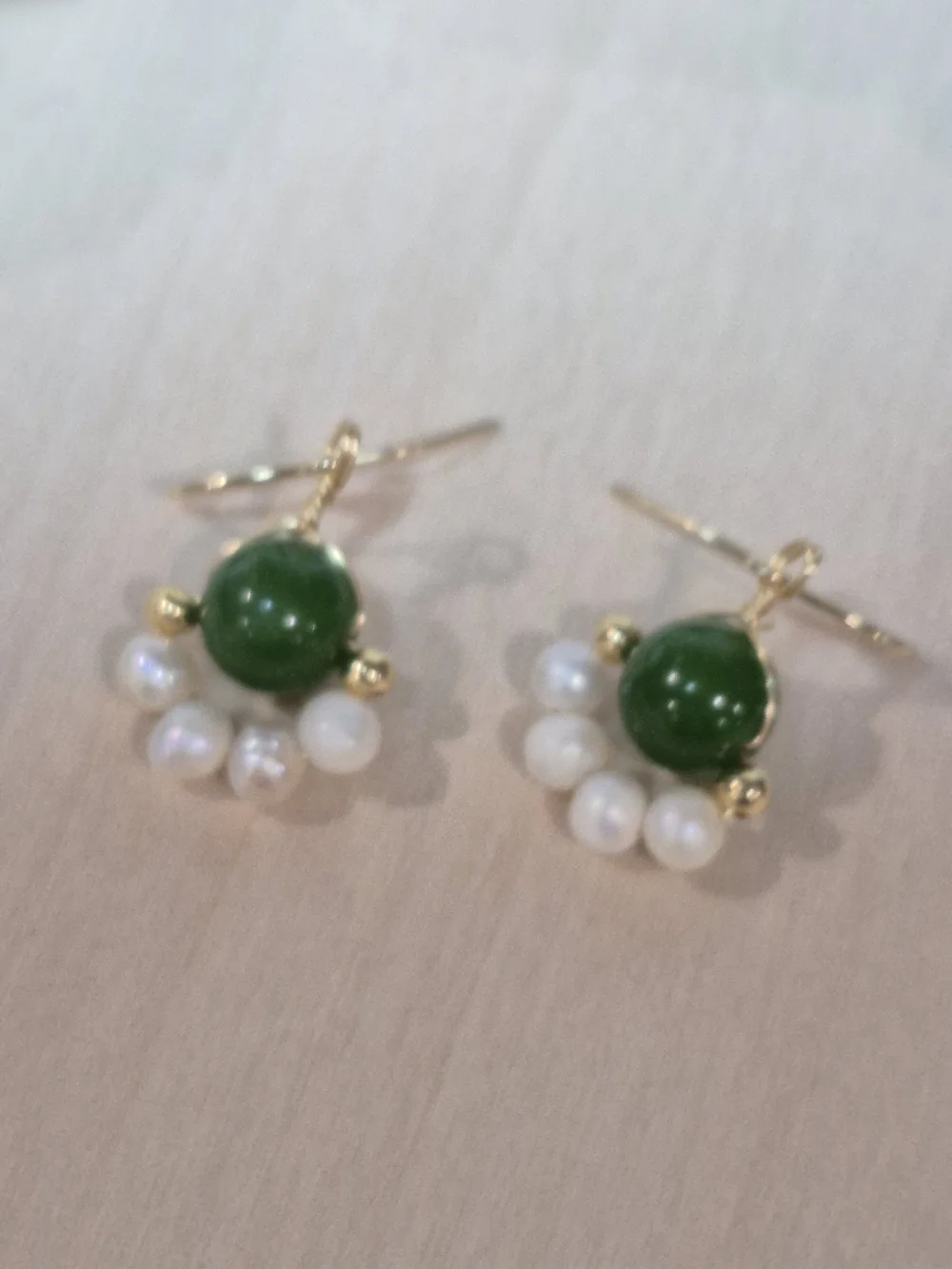 🎉🎉NEW🎉🎉 GOEGEOUS!! 14kt Gold FilledJADE AND FRESHWATER Pearl Dangle Earrings